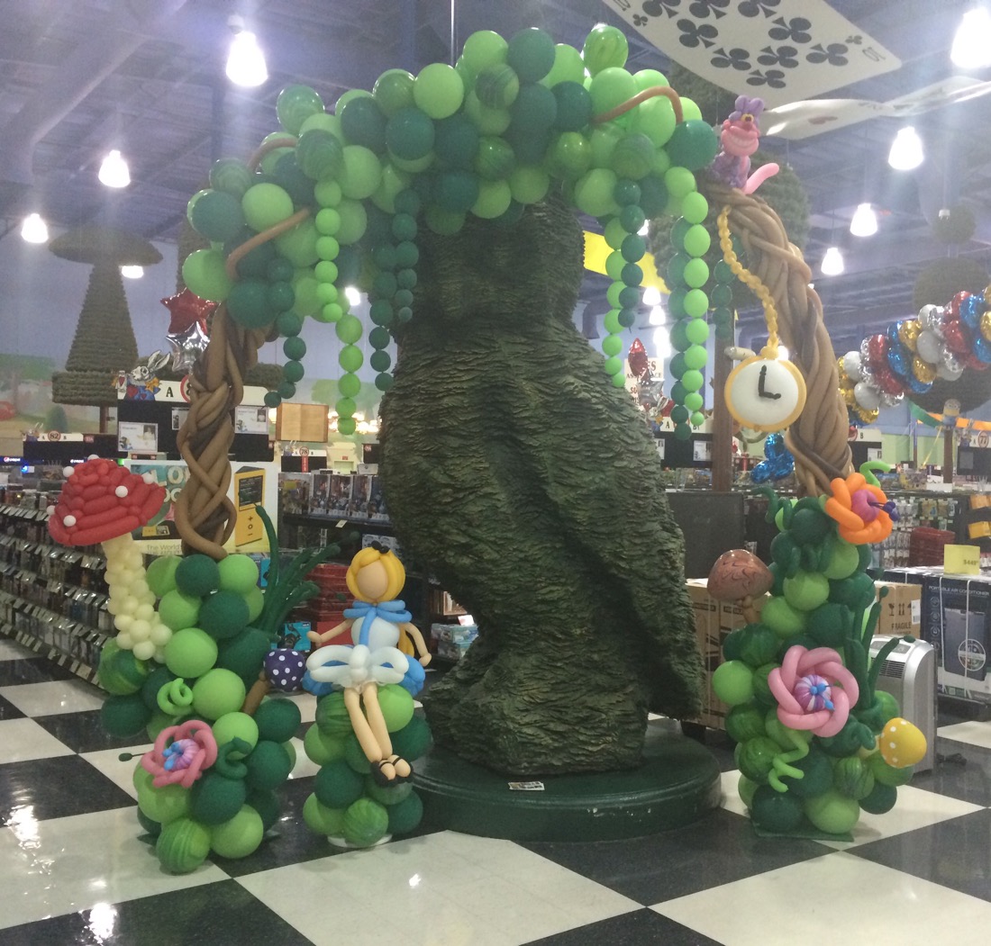Alice in Wonderland Baloon Sculpture 