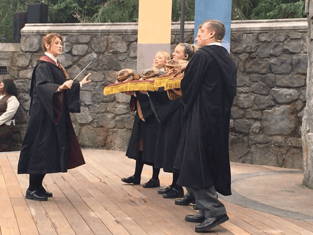Choir with toads at Harry Potter Universal Hollywood