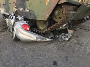 Battlefield Las Vegas - Tank crushing car close